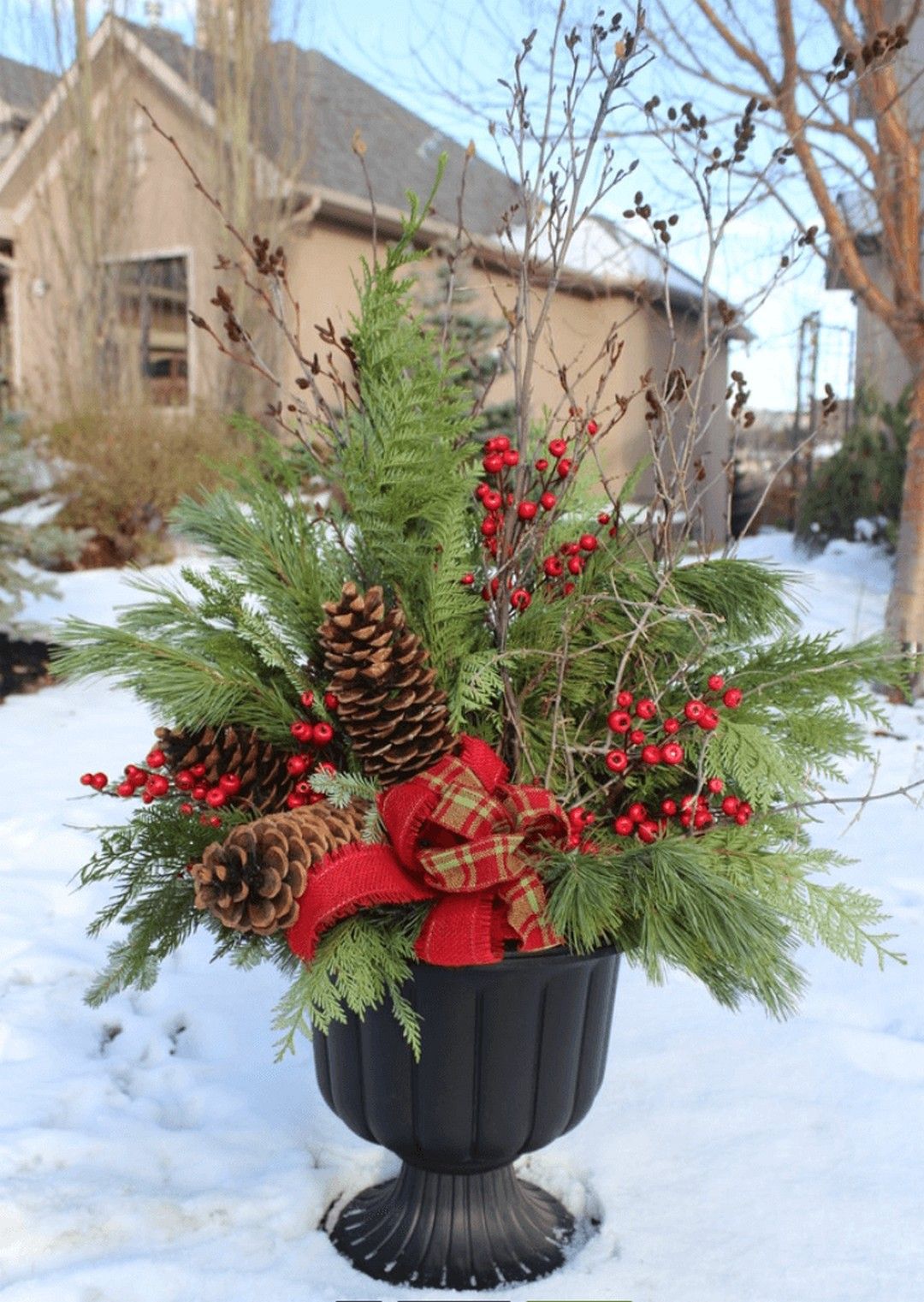 Deko Ideen Hauseingang Frisch 35 Fancy Outdoor Holiday Planter Ideas to Enliven Your