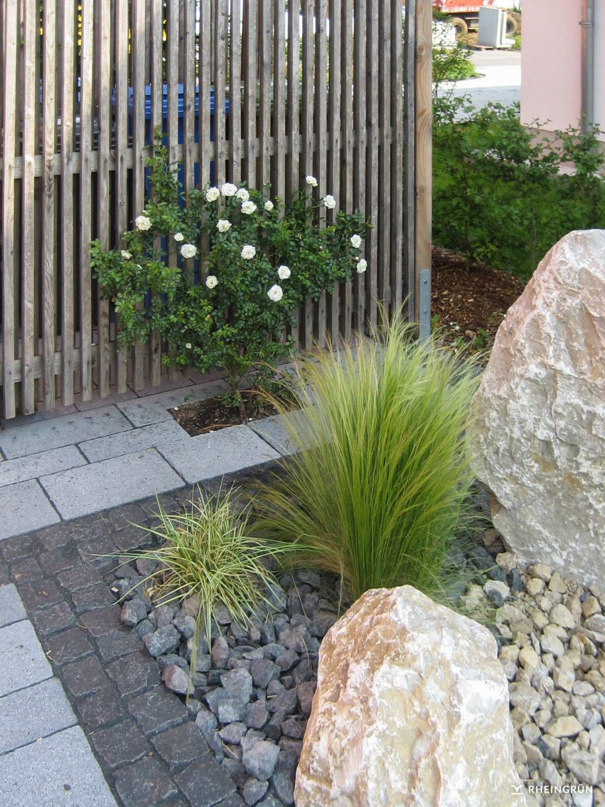Garten Dekorieren Mit Steinen Best Of Pflegeleichter Vorgarten Mit Grossen Steinen Und Grasern Garten Deko