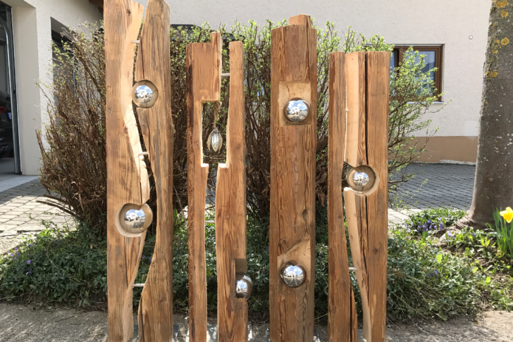 Garten Skulpturen Holz Best Of Altholzbalken Mit Silberkugel Modell 8