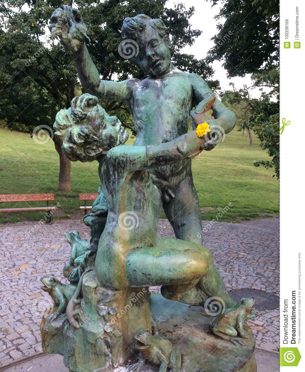 Garten Statue Luxus Statue Od Dancing Kids In Prague Stock Image Image Of