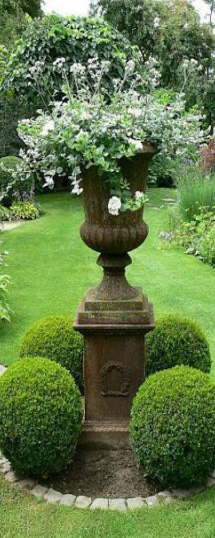 Gartendeko Brunnen Schön Pin Von Judy Freeman Auf Victorian Planted Urns