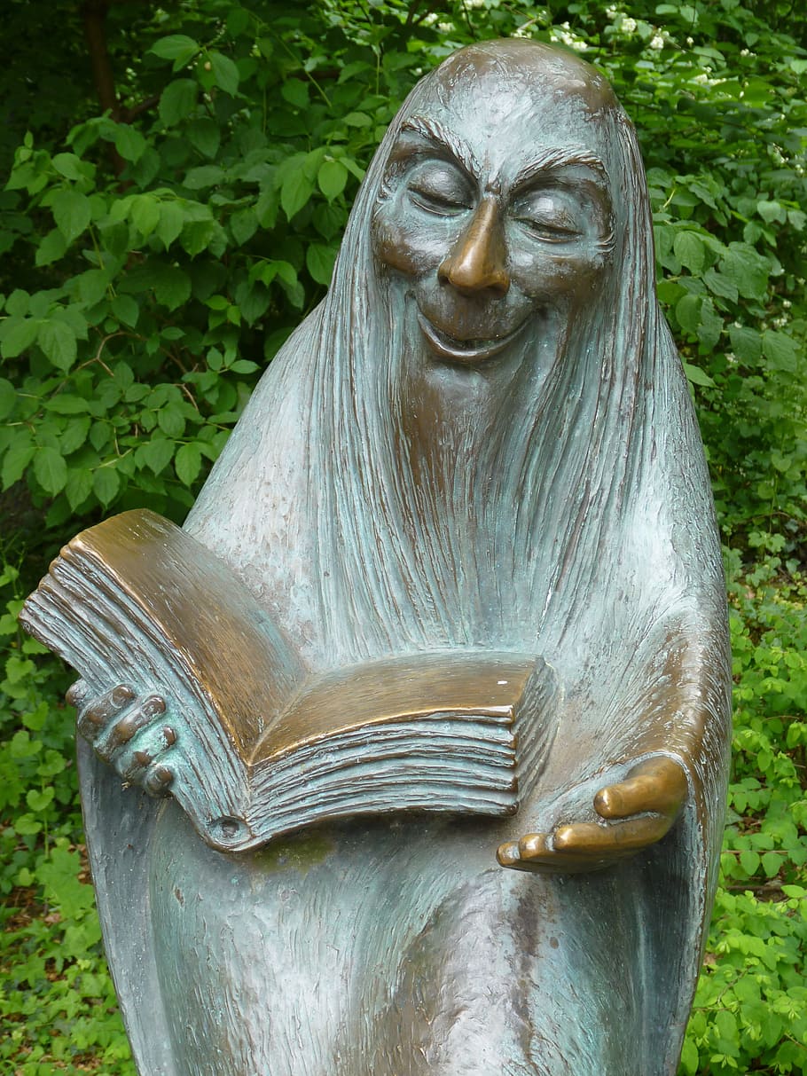 sculpture read storytellers märchengarten ludwigsburg