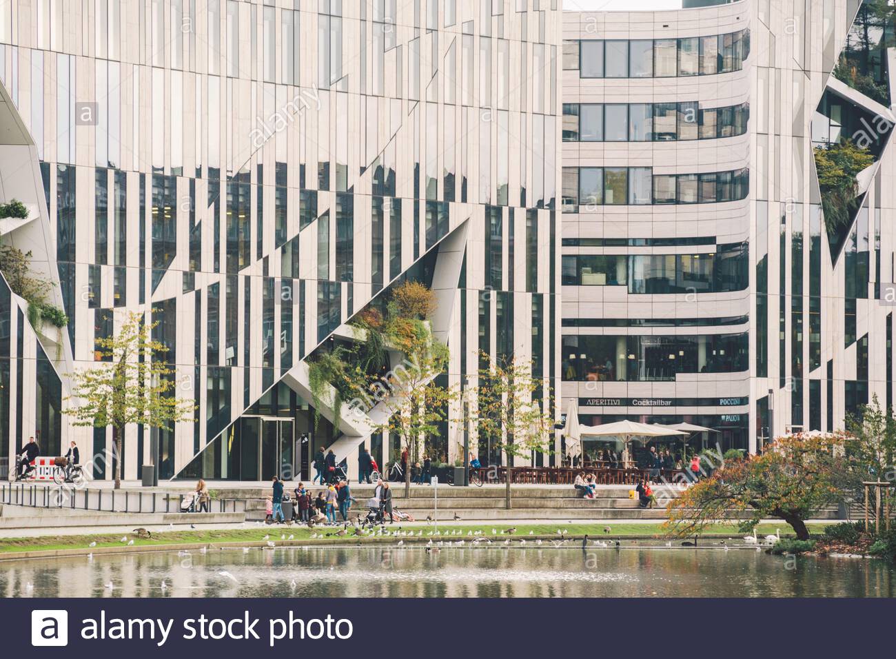 october 27 2018 germany d sseldorf north rhine building plex known as k bogen city center architecture modern art deco design 2AGJ5TH