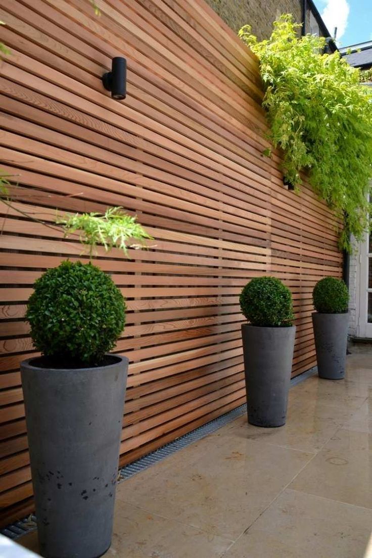 Gartengestaltung Mit Holz Schön Sichtschutz Und Luftiger Zaun In Eins Lamellenwand Aus
