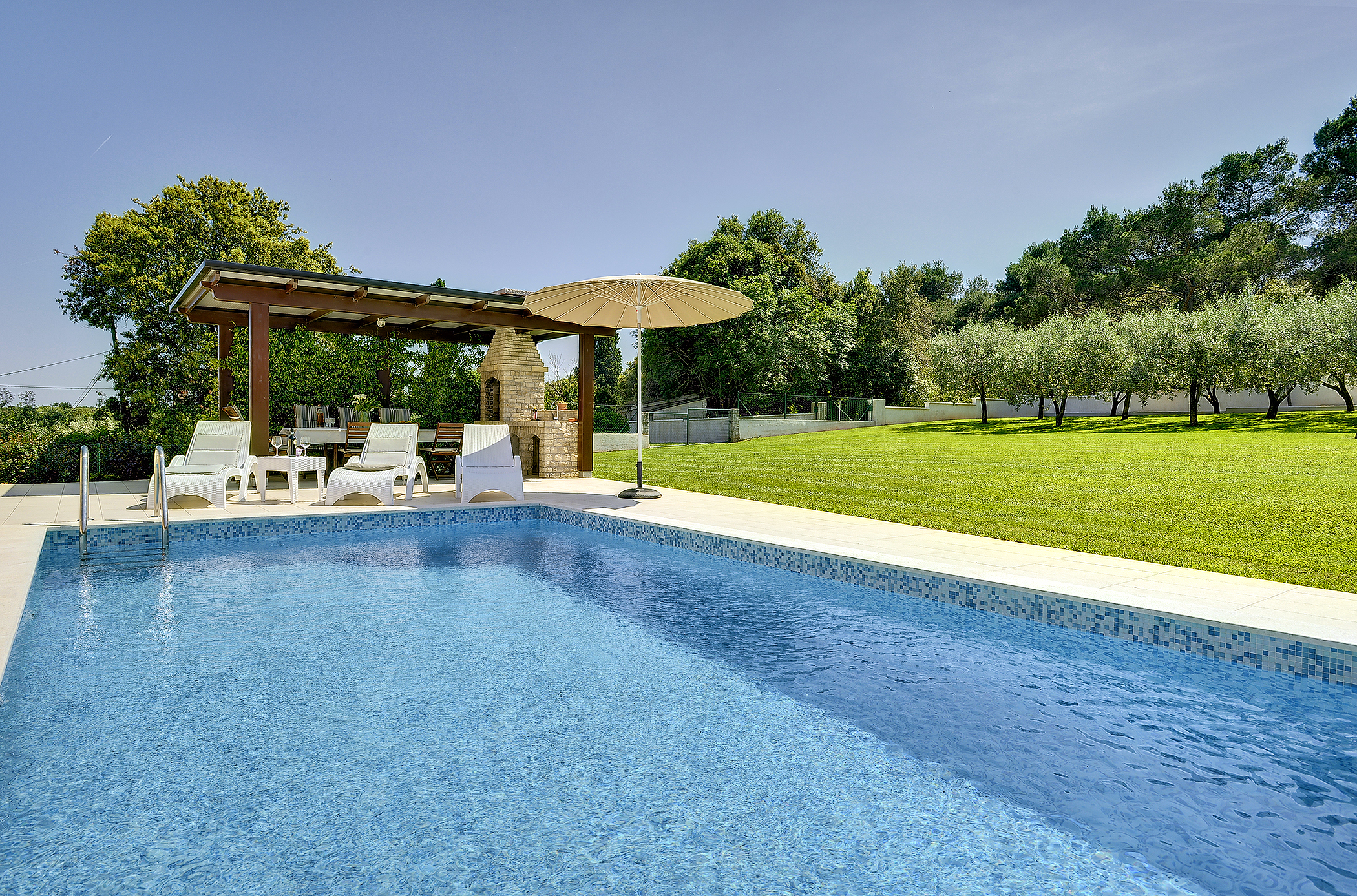 Gartengestaltung Mit Pool Schön Villa for Rent In Å tinjan with Charming Garden Lrossa