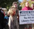 Halloween KostÃ¼m MÃ¤nner Einzigartig Christians Protest Halloween In Salem Mass