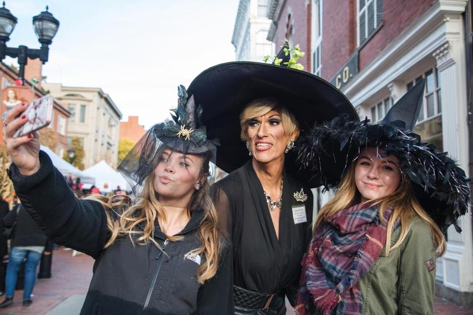 Halloween MÃ¤dchen KostÃ¼me Neu the Fun Not the Scary Halloween In Salem the Boston Globe