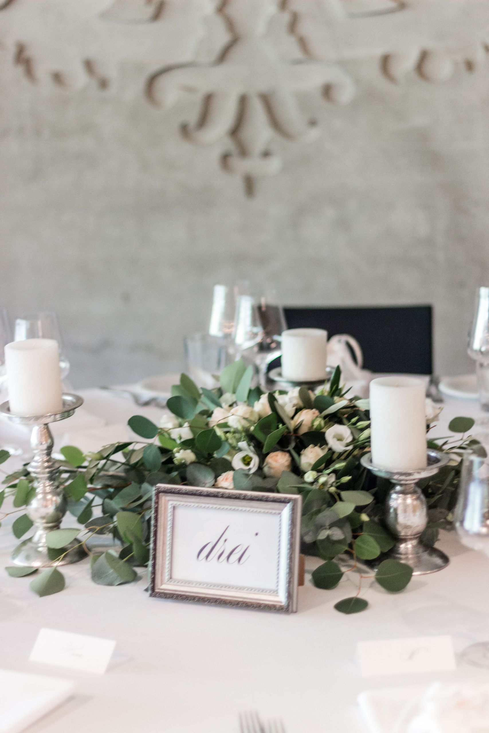 Hochzeitsdeko Ideen Garten Frisch Zauberhafte Tischdeko Für Runde Tische Mit Eukalyptus