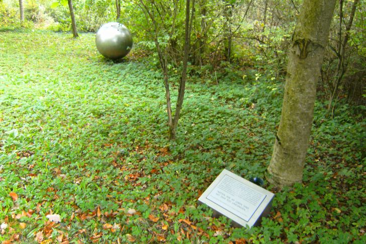 Metallkugel Garten Schön File Flugzeugkollision überlingen Erinnerungstafel Kugel