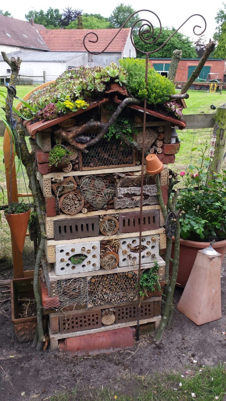 Pflanzen Garten Inspirierend Insect Hotel Made Of Small Pallets Perforated Stones and