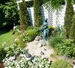 Quellsteine Im Garten Frisch Quellstein Als Schönes Dekoratives Designelement Vor Einem