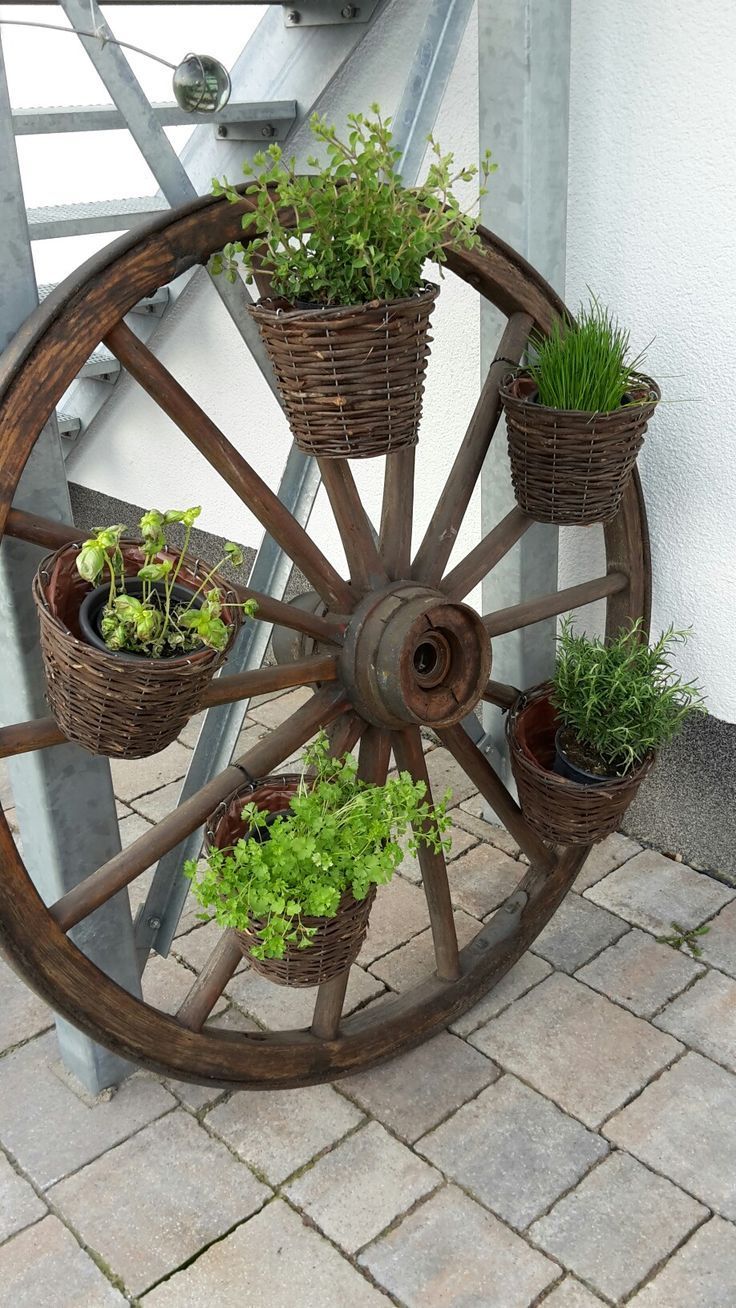 Rustikale Gartendeko Inspirierend Wagenrad Als Kräutergarten Dilek Gönülgür