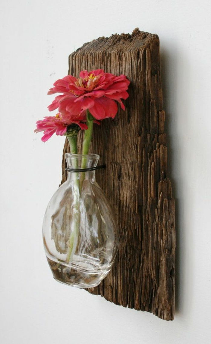 deko ideen holz dekorieren mit stil echte blumen und vase als wandbild stellen holzplatte nt als unterlage und hintergrund