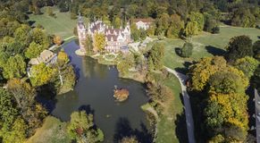 一座美丽的城堡和庭院 fã ¼ rst pã ckler公园在巴德穆斯考 从概略的看法 image