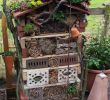 Wagenrad Deko Garten Best Of Insektenhotel Aus Kleinen Paletten Lochsteinen Und Geborten