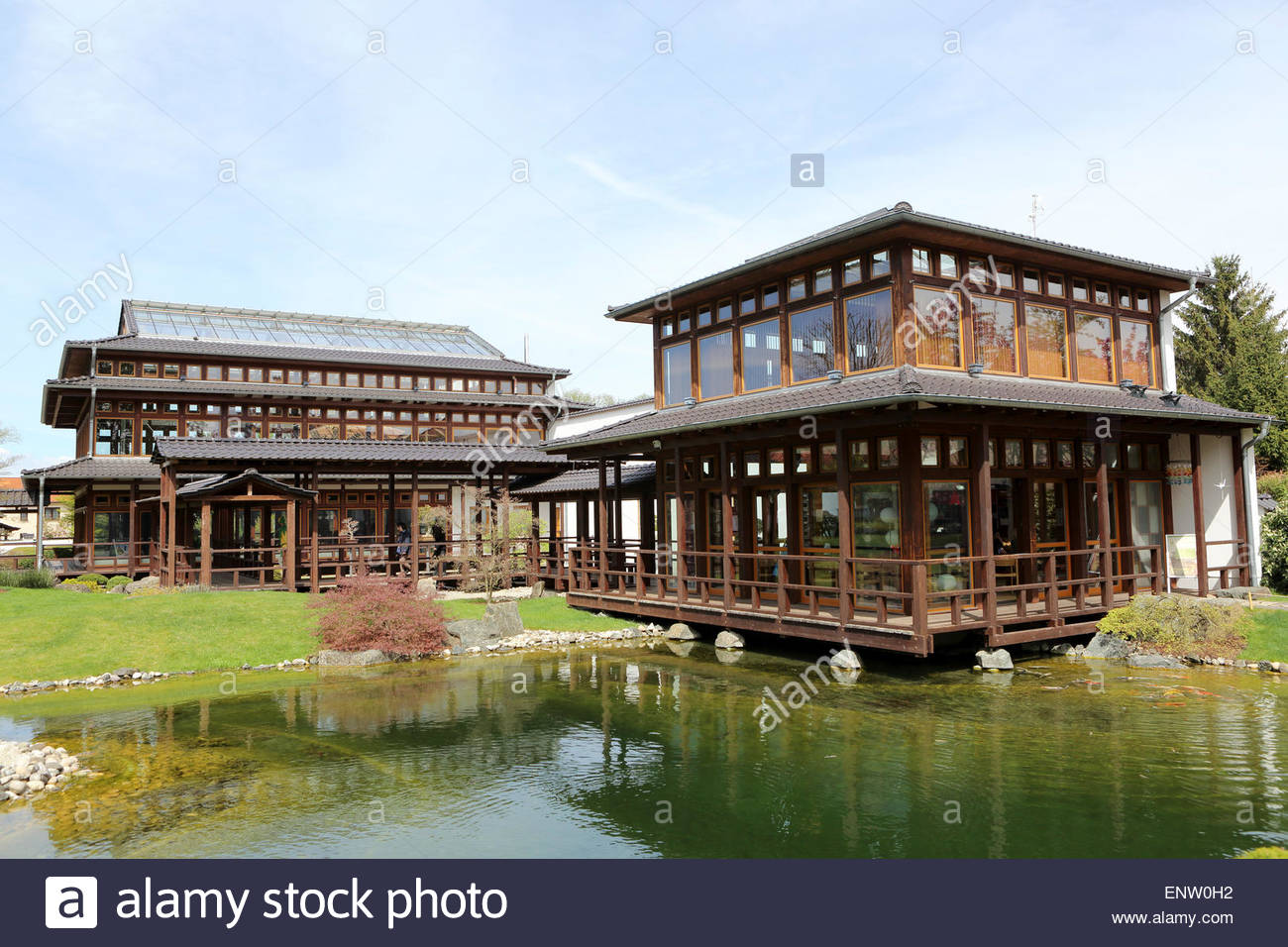 pavilions by the ornamental pond in the japanese garden japanischer ENW0H2