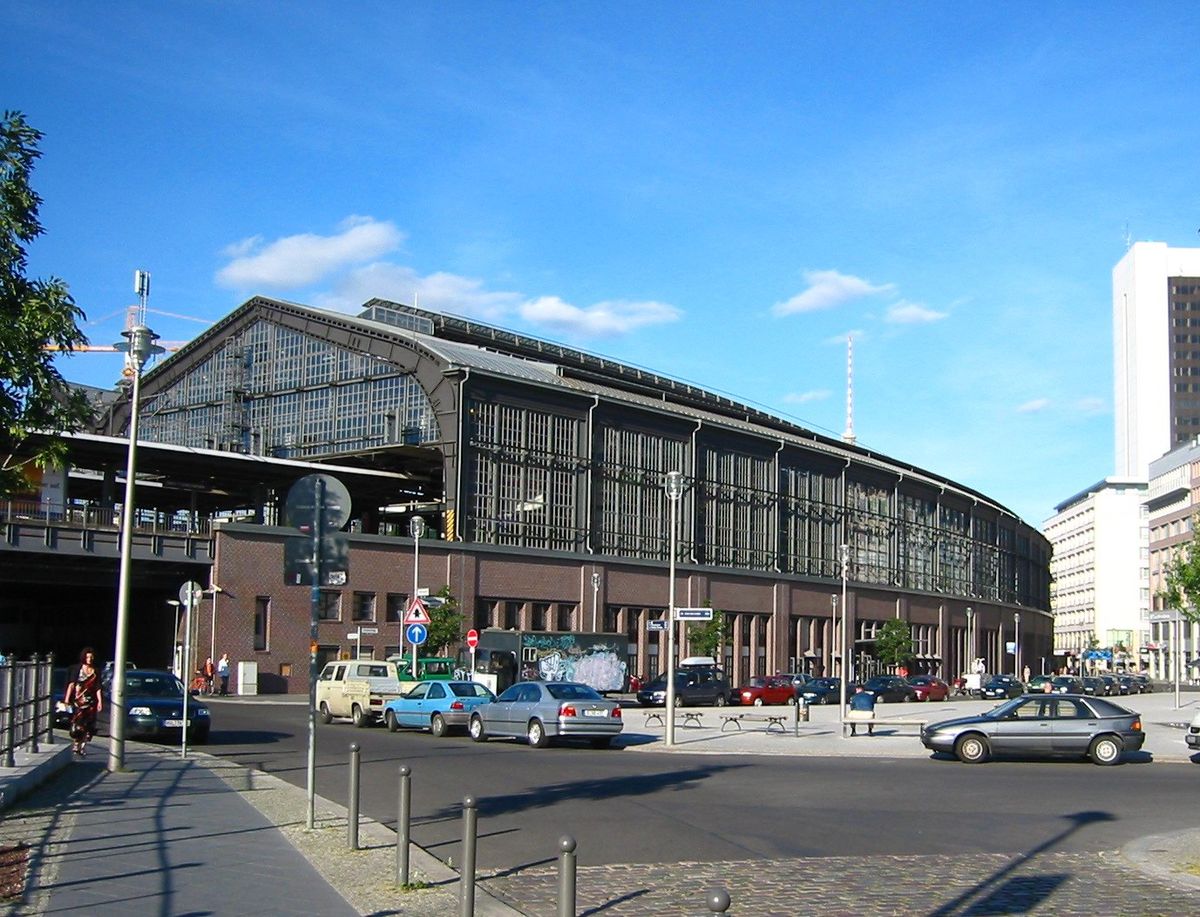 1200px Train station Berlin Friedrichstrasse 3