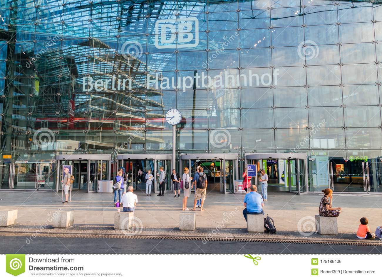 Bahnhof Zoologischer Garten Berlin Neu Entrance to Berlin Hauptbahnhof Station Editorial