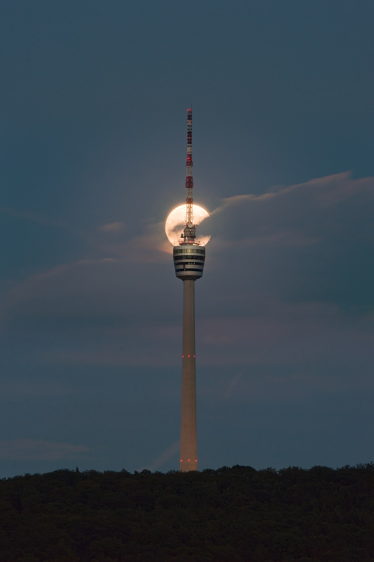 1200px Fernsehturm Stuttgart and Full Moon Summer 2013 05