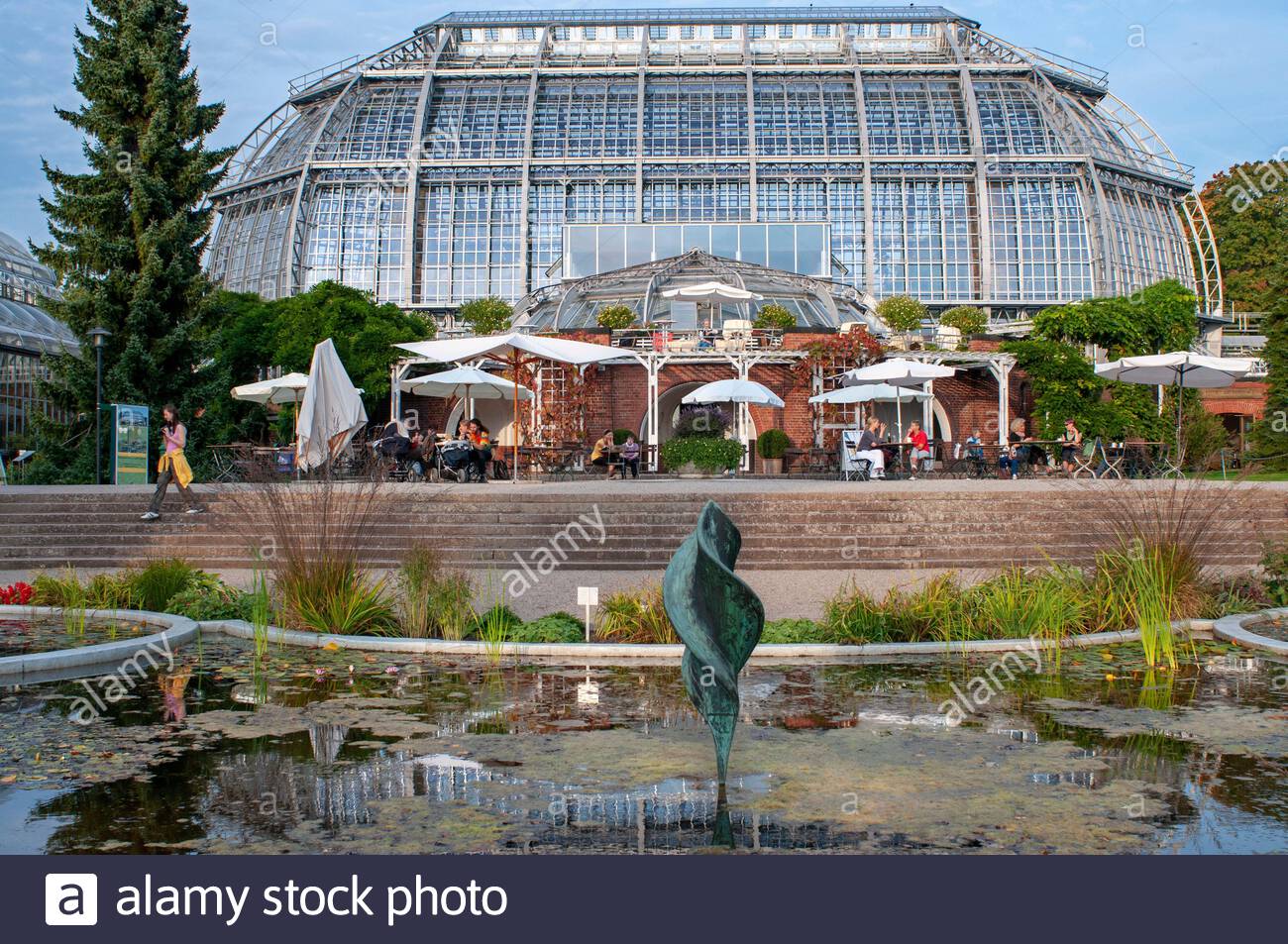 glasshouse of botanical garden or botanischer garten berlin with more than 43 ha the greatest botanical garden in europe the main tropical greenhous 2ATC1MD