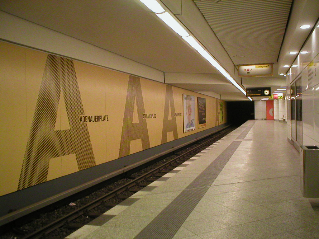 U Bahn Berlin Adenauerplatz Nach Sanierung JPG
