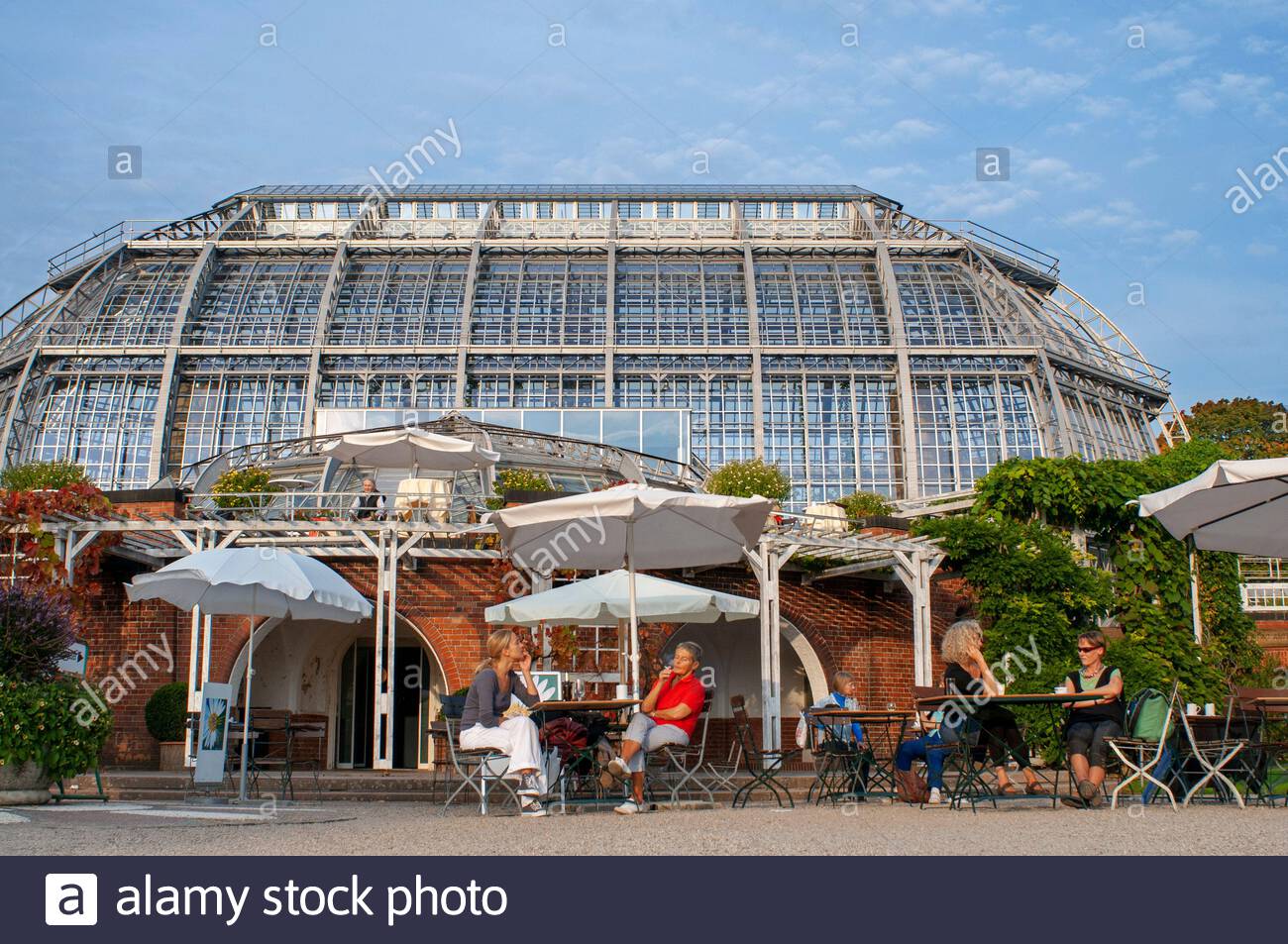 glasshouse of botanical garden or botanischer garten berlin with more than 43 ha the greatest botanical garden in europe the main tropical greenhous 2ATC1M8