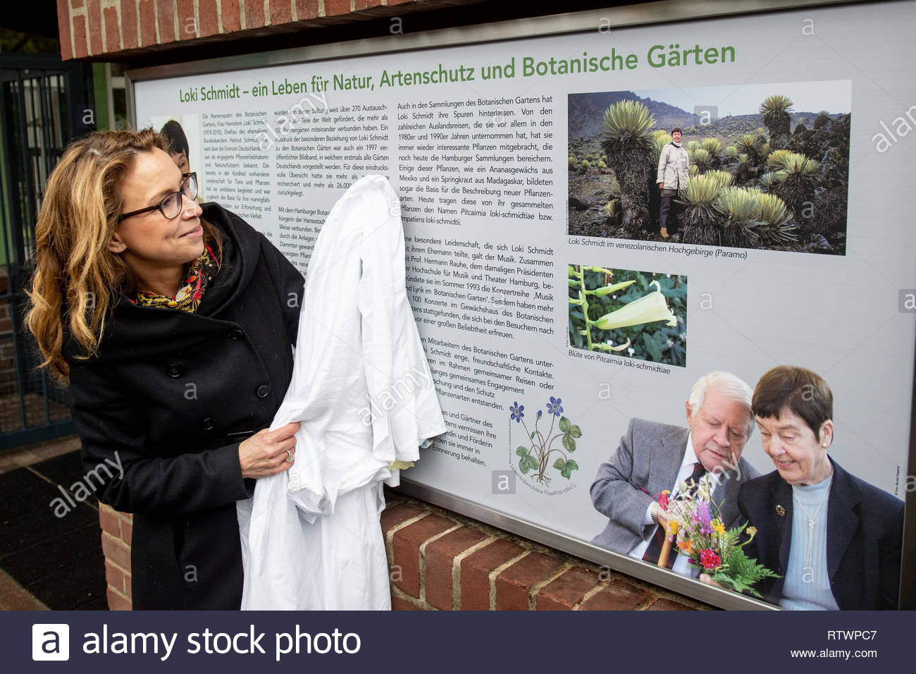 hamburg germany 03rd mar 2019 carola veit spd president of the hamburg parliament unveils a memorative plaque in honour of hamburgs honorary citizen loki schmidt who d in 2010 in the botanical garden a birthday matinee was held to memorate the life of schmidt as a conservationist who would have turned 100 on 03 march 2019 credit axel heimkendpaalamy live news RTWPC7