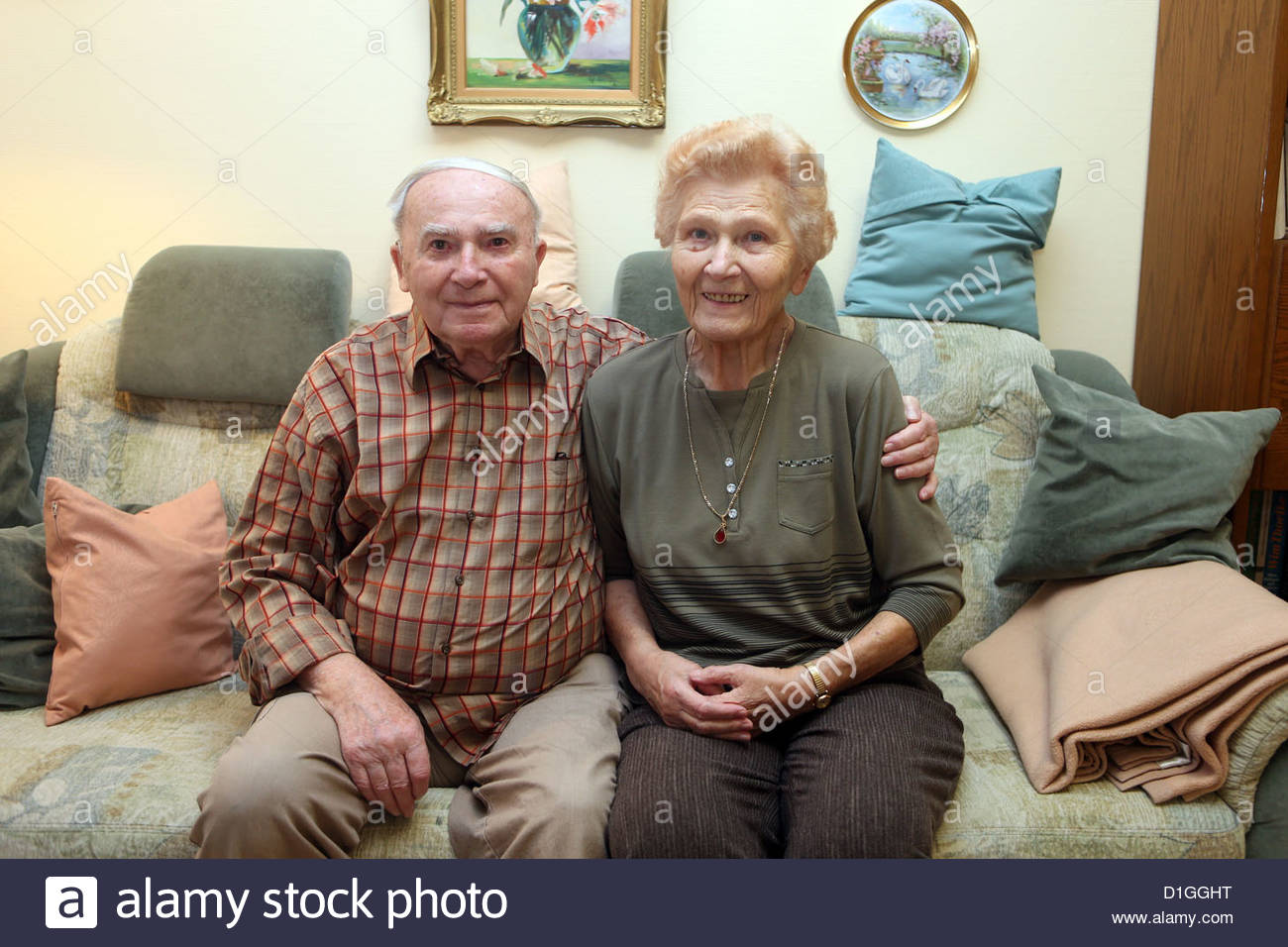 heinz and martha fiedler sit in their room of the senior citizens D1GGHT