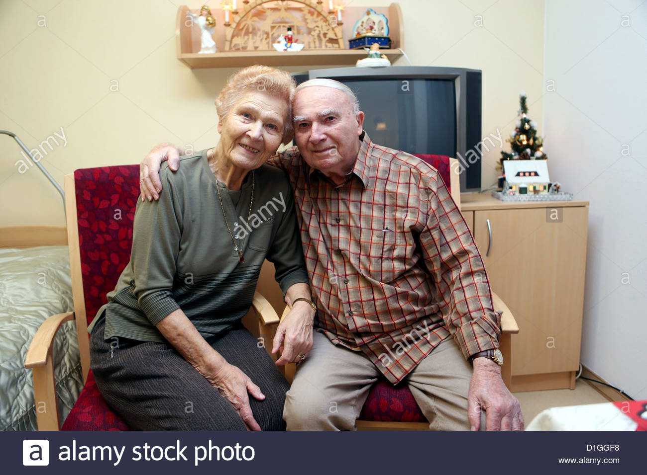 heinz and martha fiedler sit in their room of the senior citizens D1GGF8