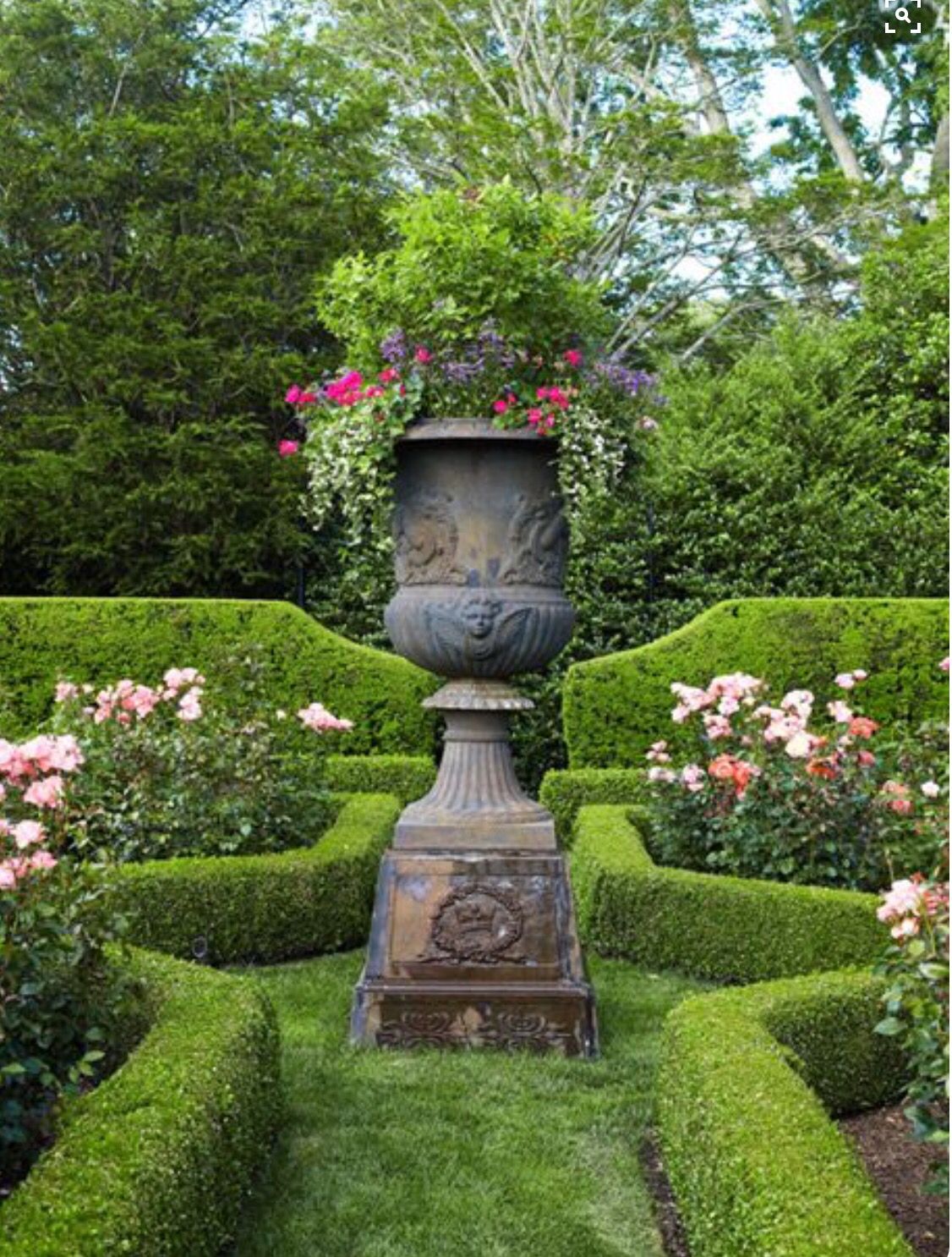 Garten Versailles Neu Iron Pot Centralized In formal Garden