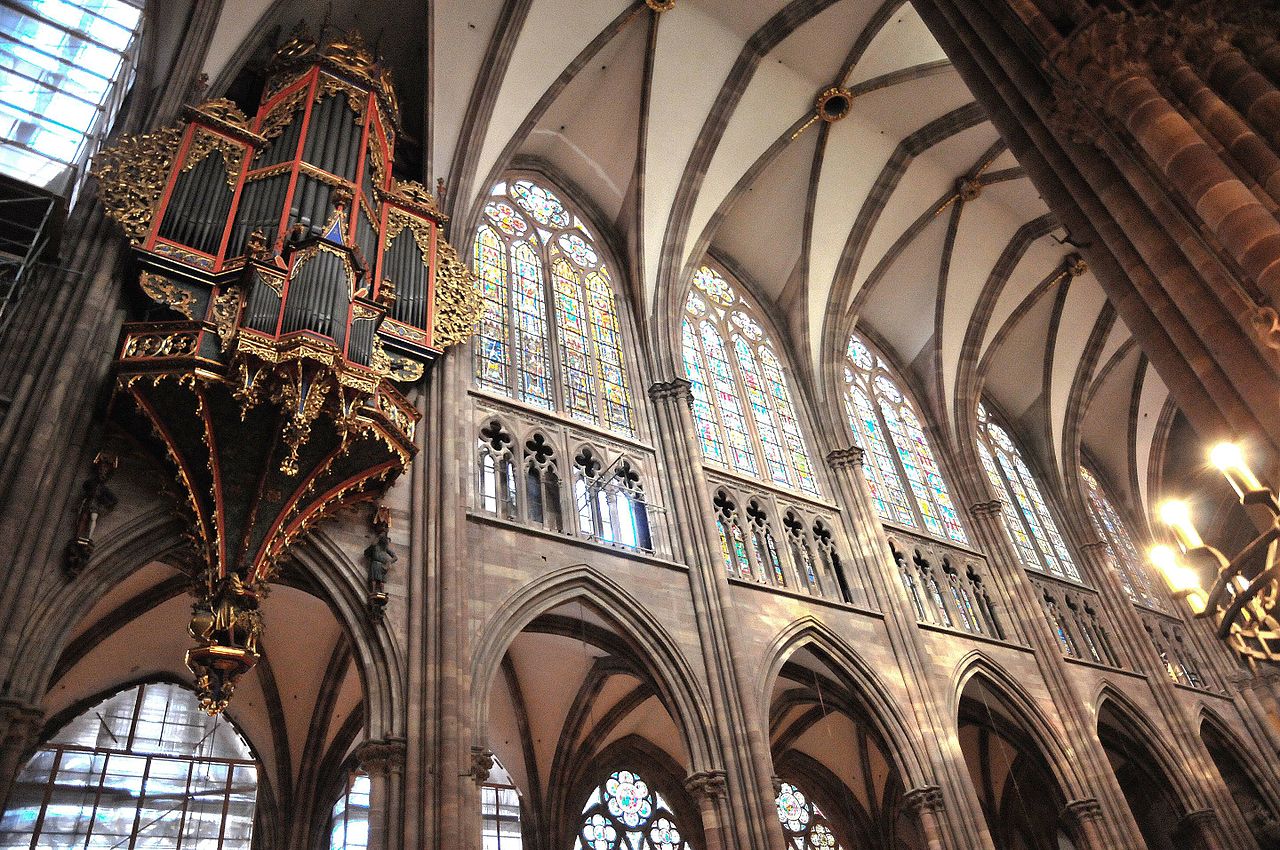 1280px Nave organ and stained glass windows of Strasbourg Cathedral 3