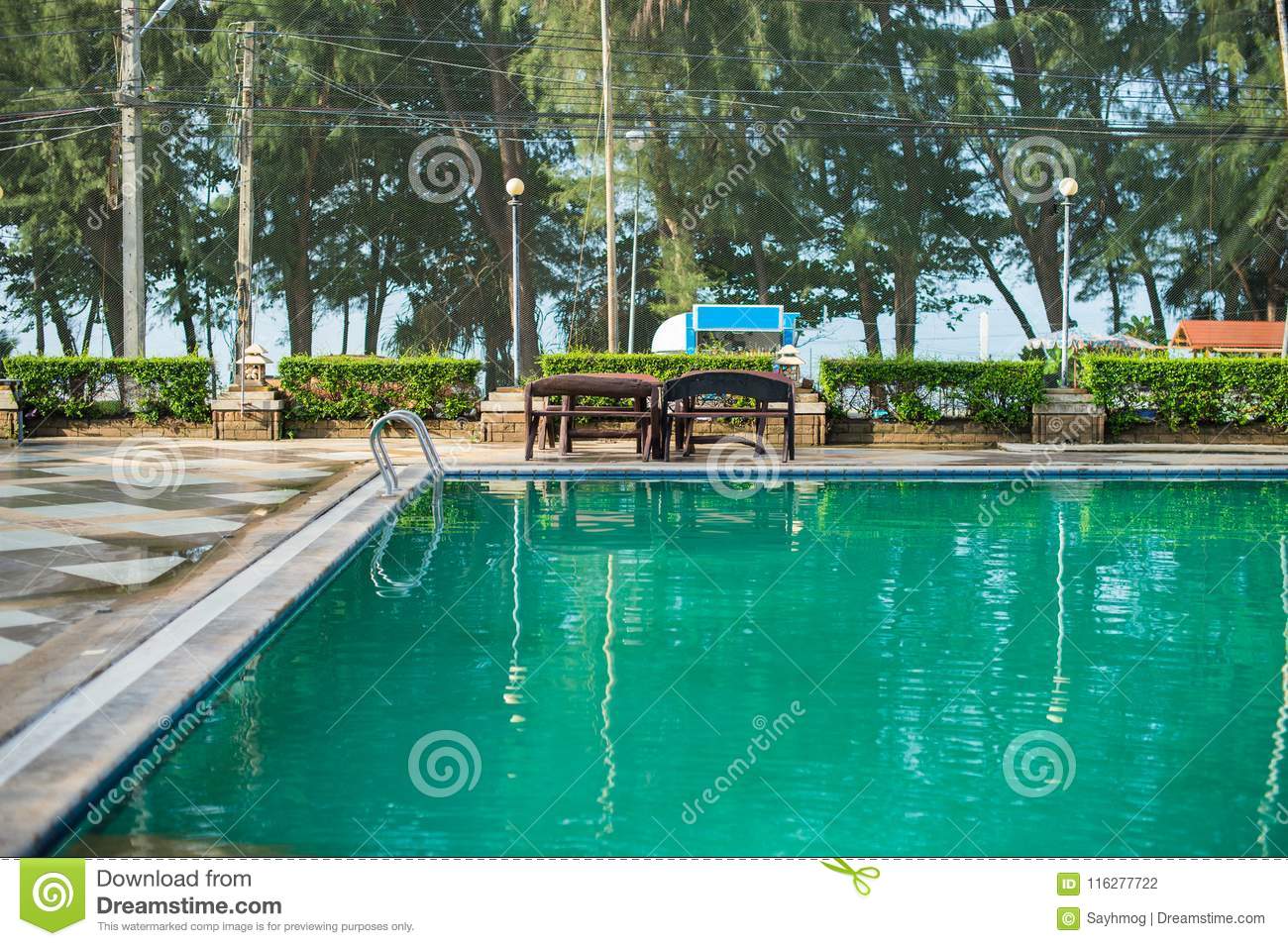 Schwimmpool Garten Elegant Swimming Pool In Garden Stock Photo Image Of Service