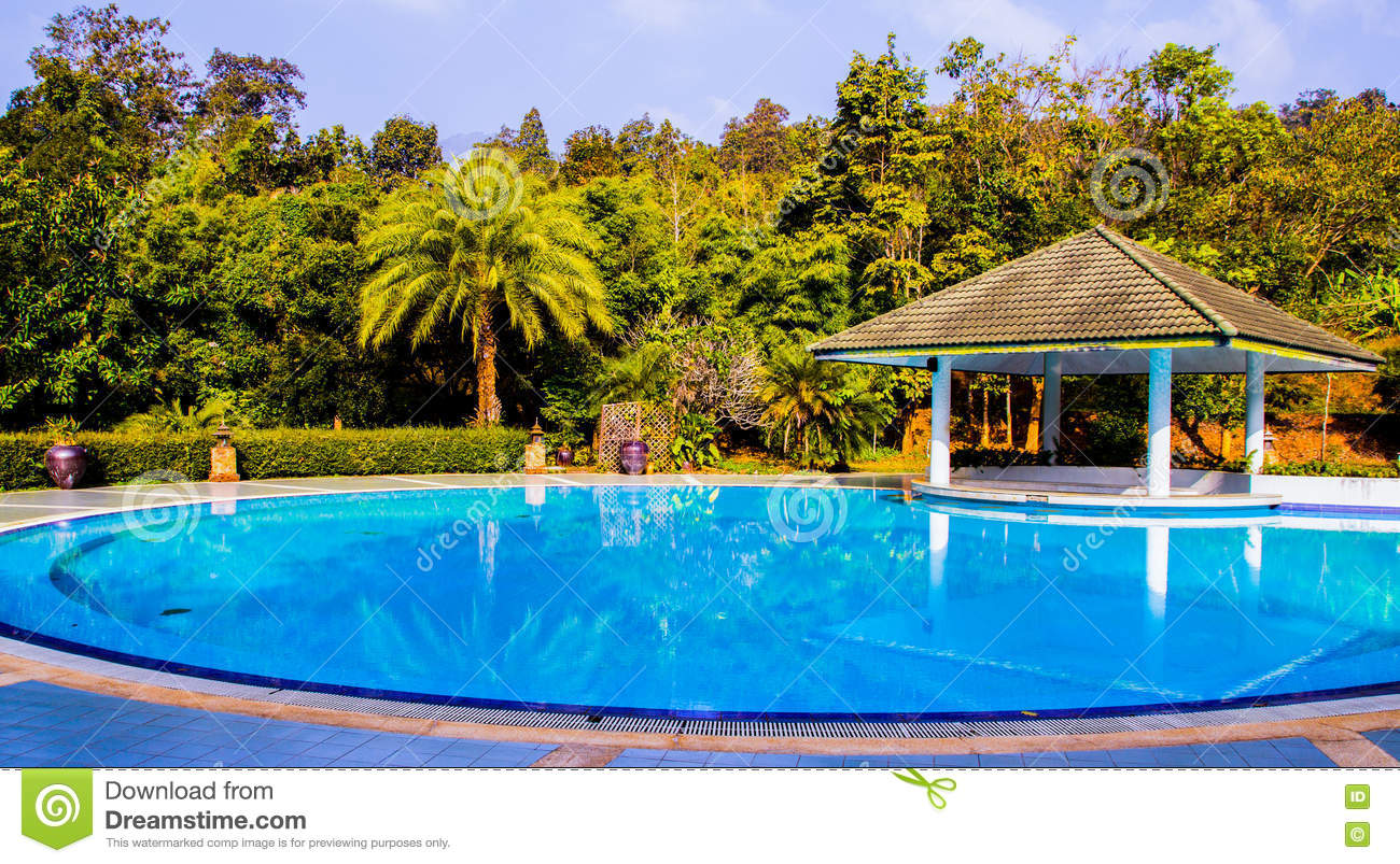 Schwimmpool Garten Luxus Swimming Pool Inside Garden Stock Image Image Of Hotel